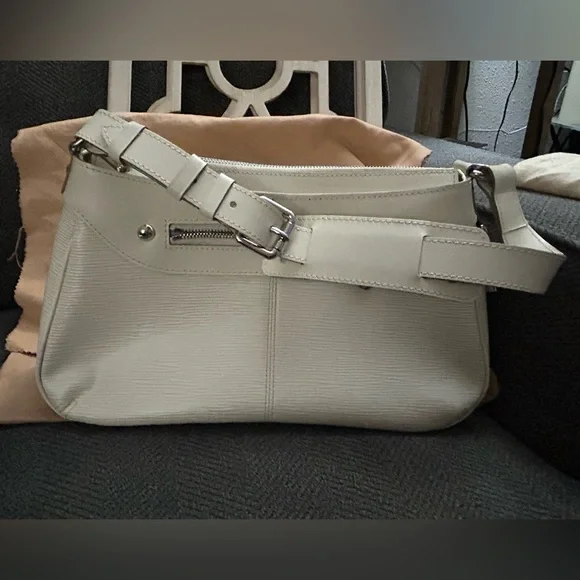 SOLD This is a gorgeous, authentic Louis Vuitton. Feel free to send offers. - Picture 1 of 16